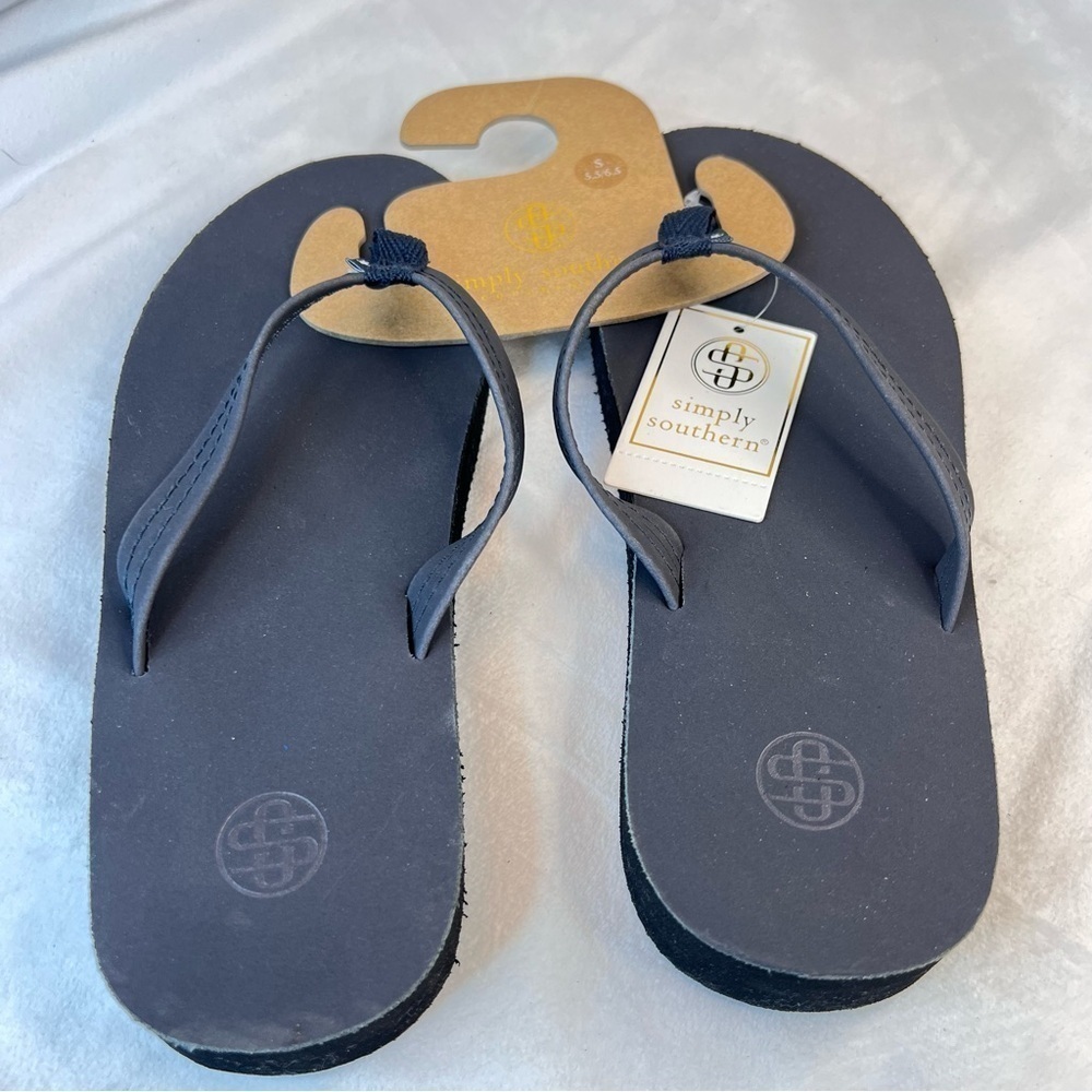 Simply Southern Women’s Dark Gray Leather Flip Flops Shoes NWT Size S (5.5-6.5) - Picture 5 of 6